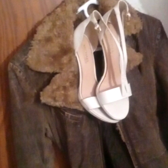 Clothes and shoes - Picture 1 of 8